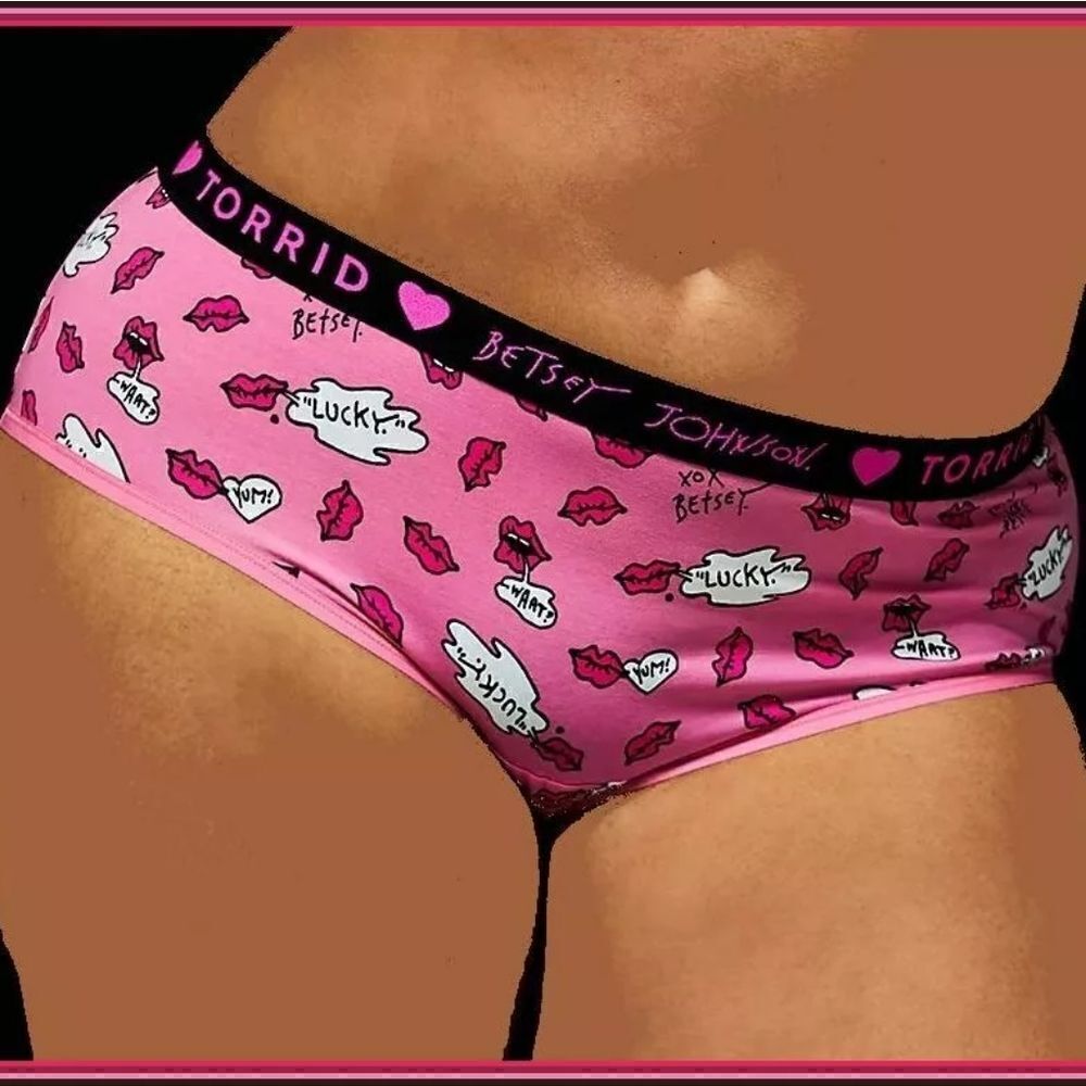 Betsey Johnson Logo Pink Lips Cotton Cheeky Panty Size 4 NWOT